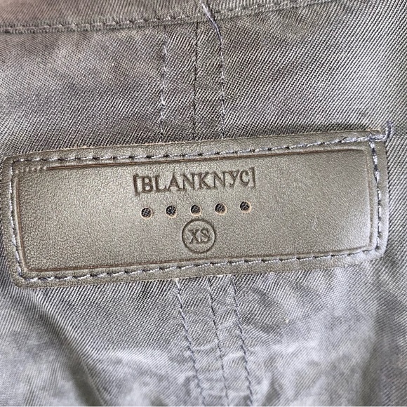 Blank NYC lightweight off center zip front jacket size XS gray - Picture 10 of 11